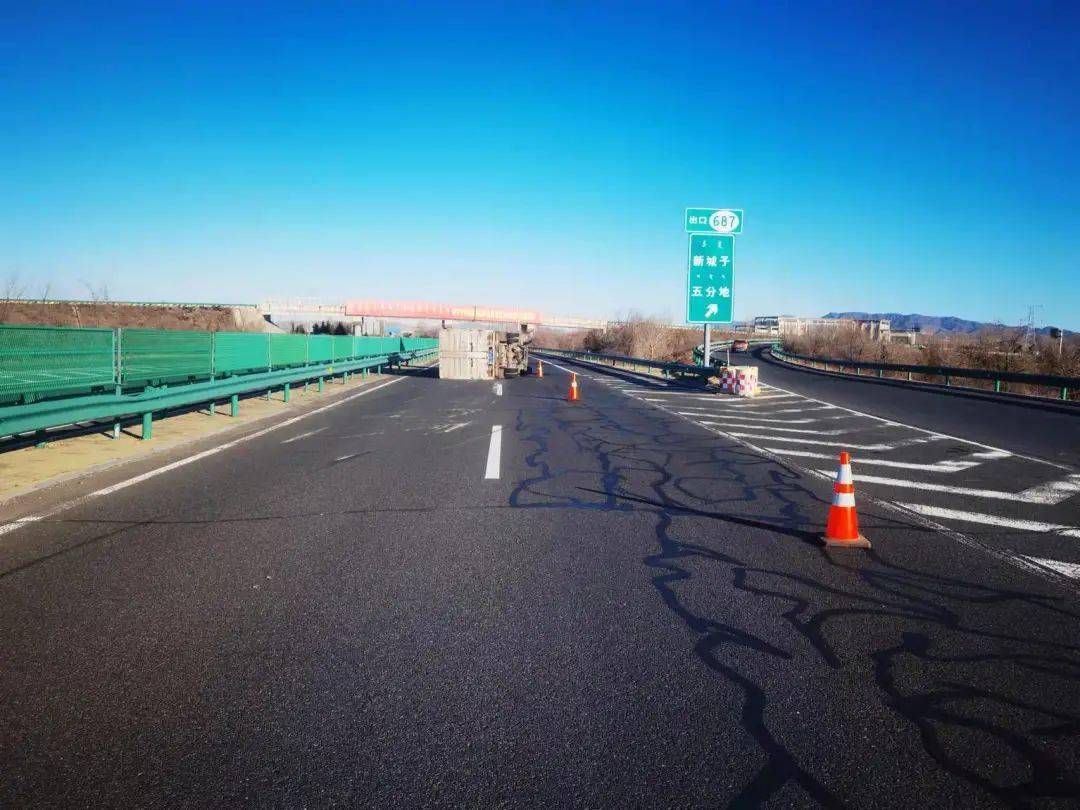 【正面案例】2021年12月13日3时10分,在g16丹锡高速乌丹至大板方向666