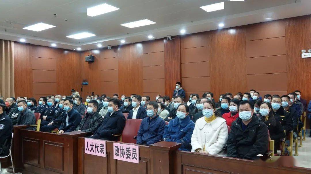 大化原副县长卢阳扶贫办主任覃正荣今日受审