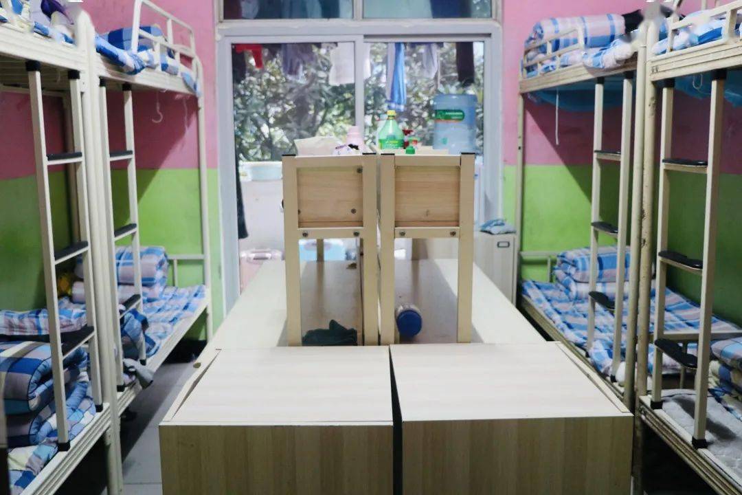 创建安全文明校园 | 四川五月花技师学院开展专项卫生检查_宿舍_进行