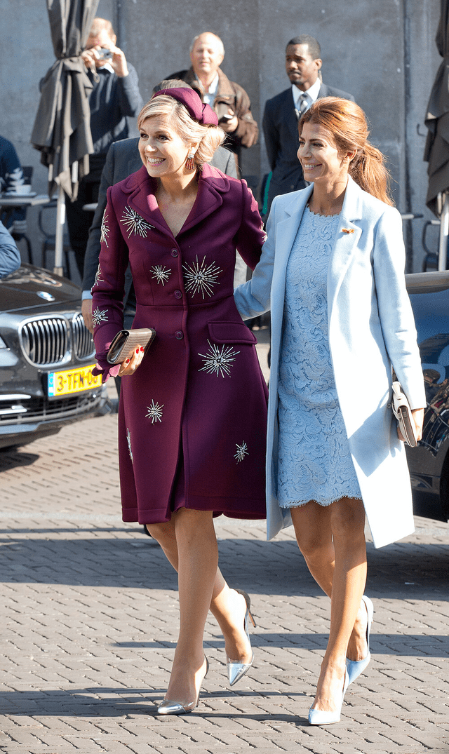 荷兰王室的全家福曝光16岁二公主裹hm大衣真漂亮包子脸好嫩