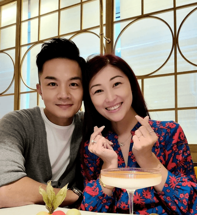 tvb小生胡诺言三代同堂游玩晒全家福 老婆陈琪当网红收获不错