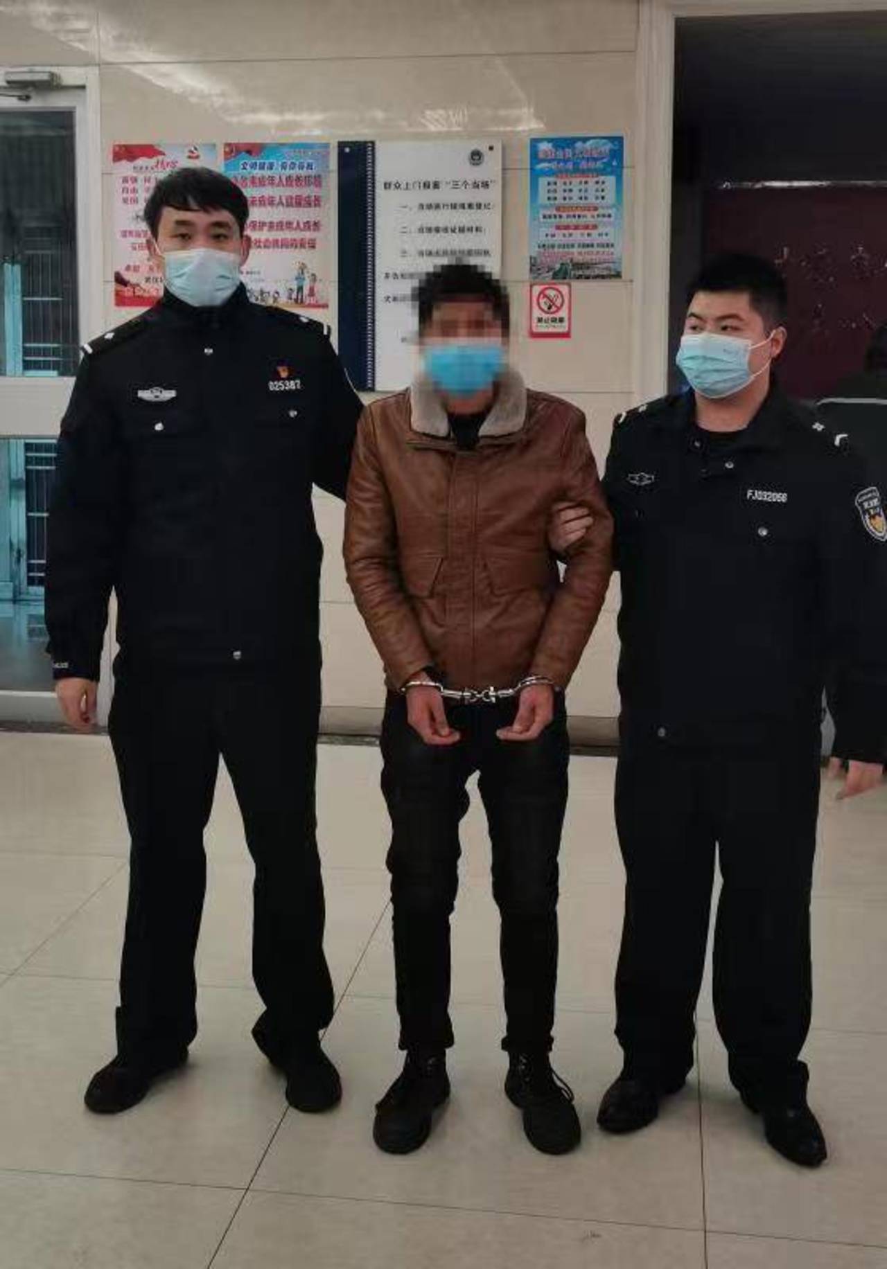 被警察抓照片图片