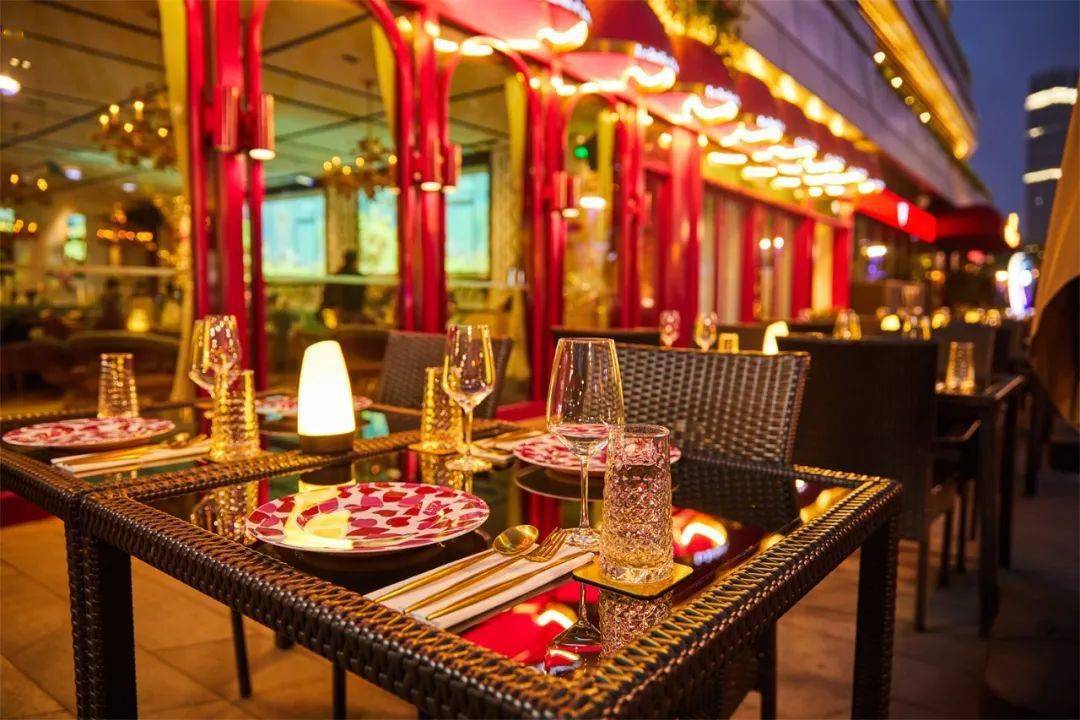 antoine红磨坊仅299元享门市价1008元暖冬限定23人豪盛大餐还可观