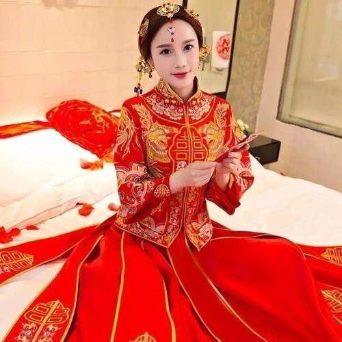 从婚纱设计看中西方文化_中国_红袍_披肩