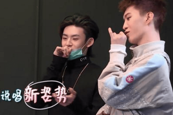 范丞丞带小鬼去正骨老师直言给他掰高受折磨后真的高一截