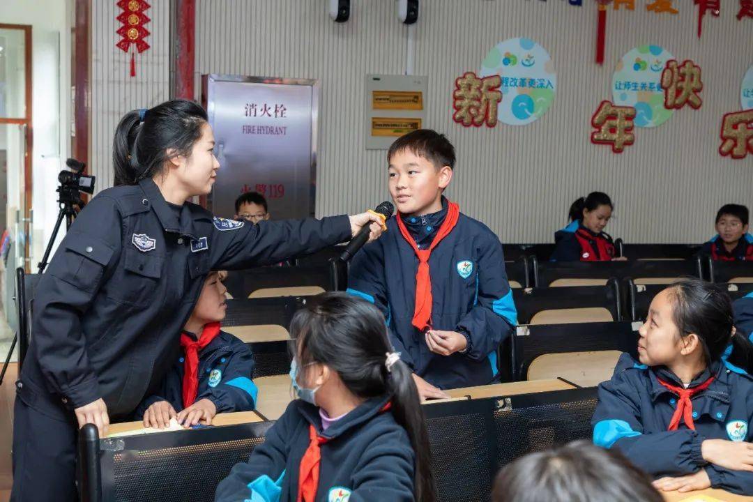 校园安全有星招反诈宣传进校园警校联动筑防线金山公安走进海棠小学