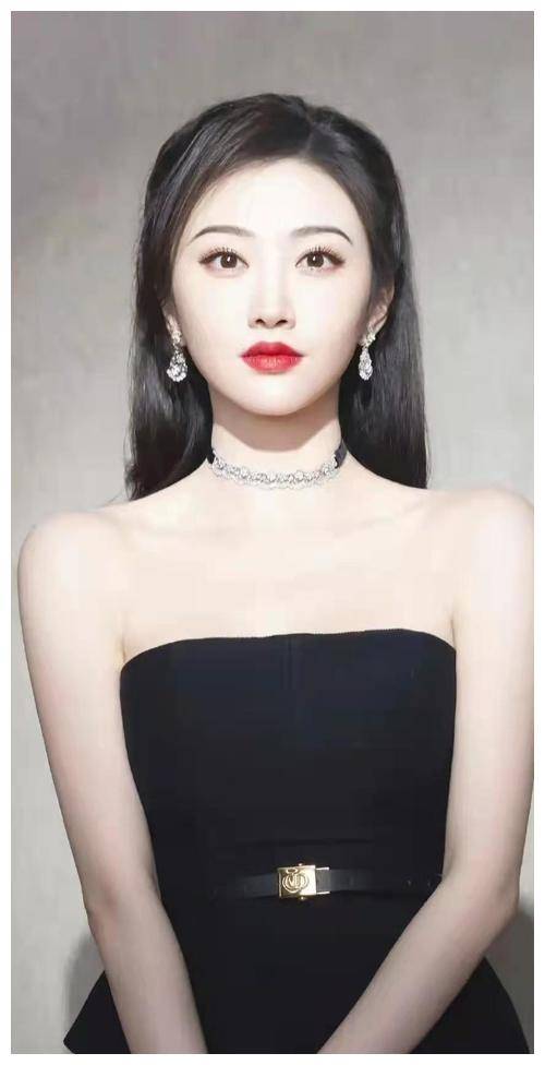 景甜绝对是许晴的接班人无论长相还是生活态度我觉得他俩都像