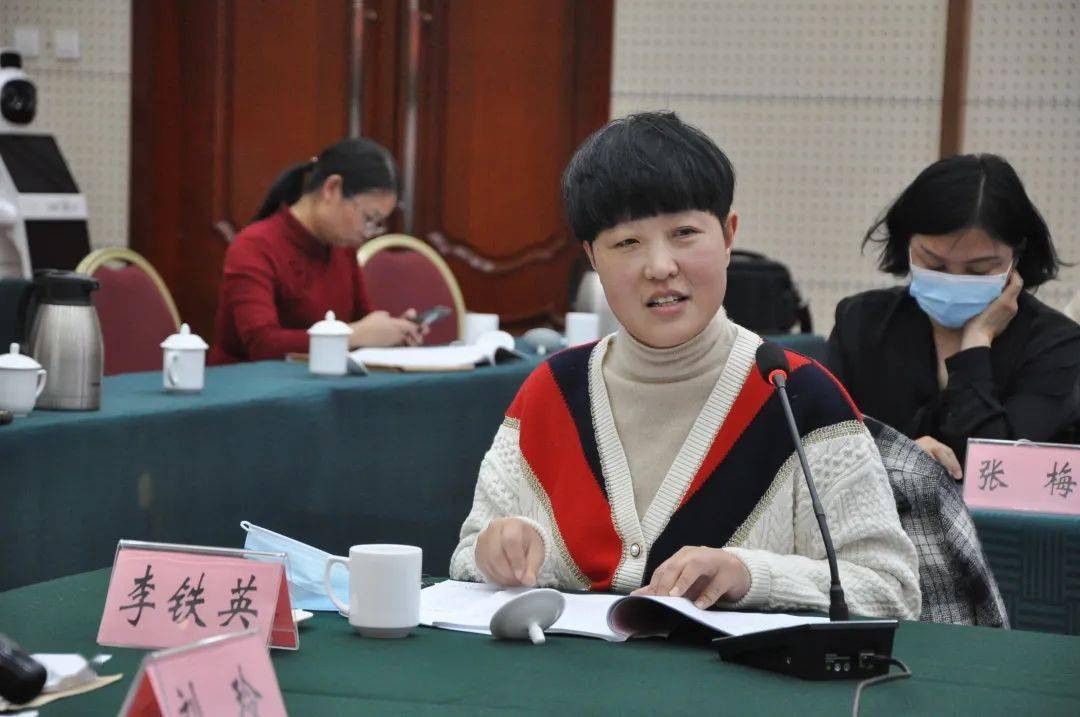 南阳市巾帼创新创业引领产业发展女企业家座谈会召开