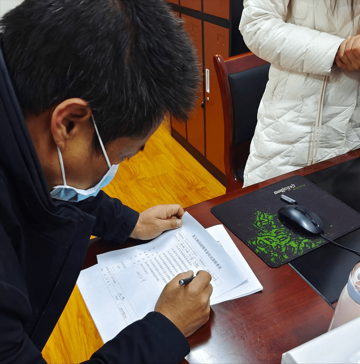 检查组重点检查了场馆进出口以及消防监控室,配电房等区域,对各类安全