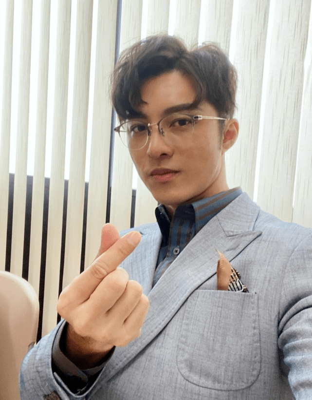 tvb上位小生生日与女友甜蜜度过晒多张恩爱合影_黄嘉乐_世界_承诺