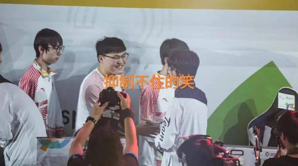 小糖人洗澡狗虚空的神uzi直播破防很不喜欢这些称呼