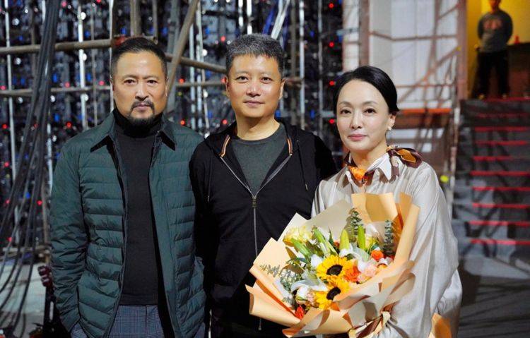 女演员于慧晒欢乐颂3杀青近照曾在围城中演汪太太
