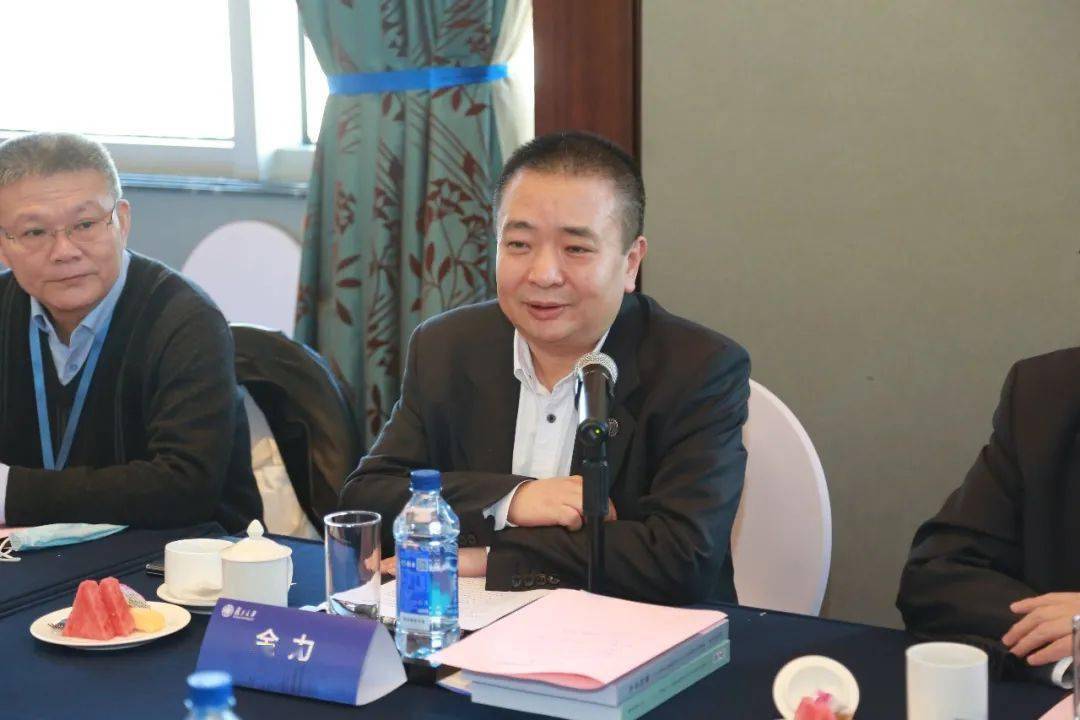 复旦大学校长,中国科学院院士金力出席会议,并向首批