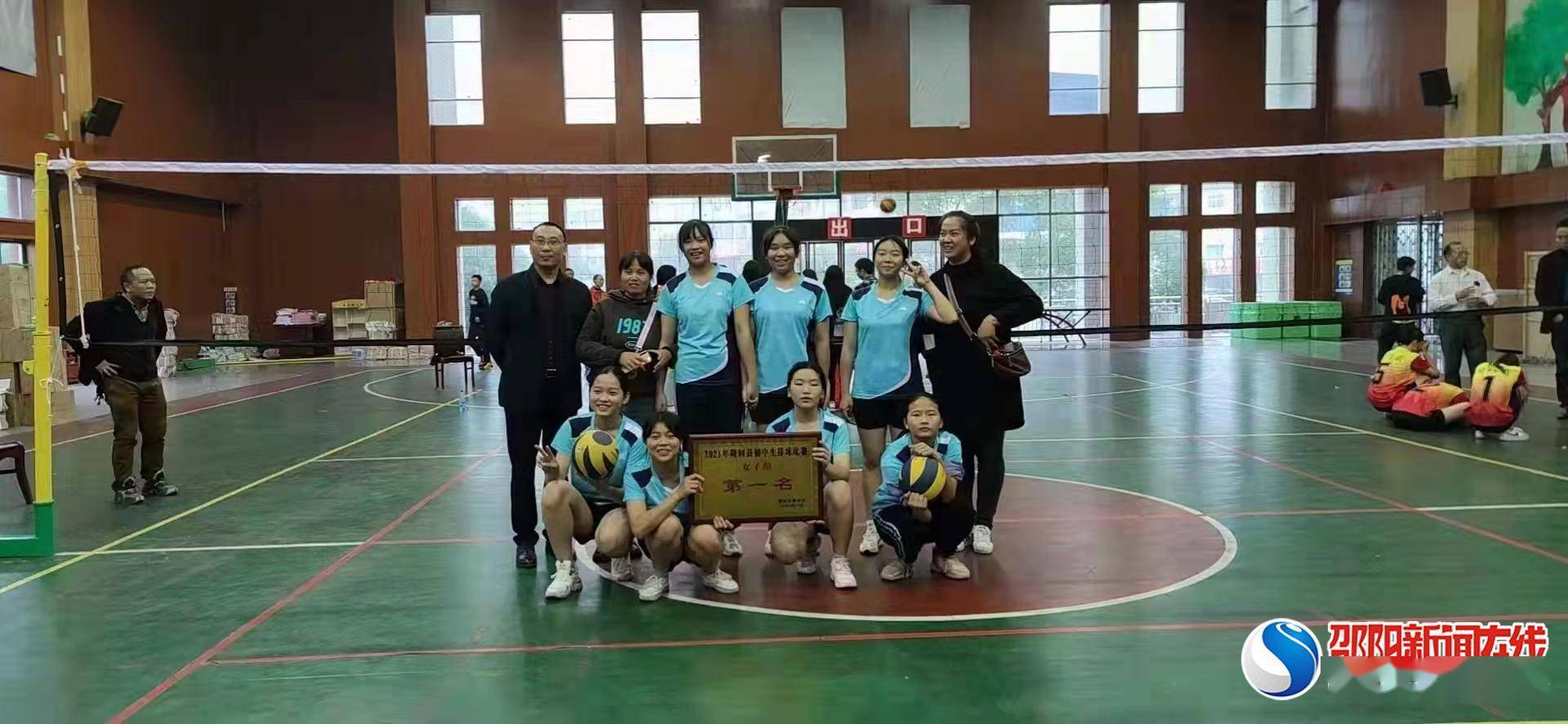 女子|隆回县花门街道城西学校女子排球队喜获佳绩