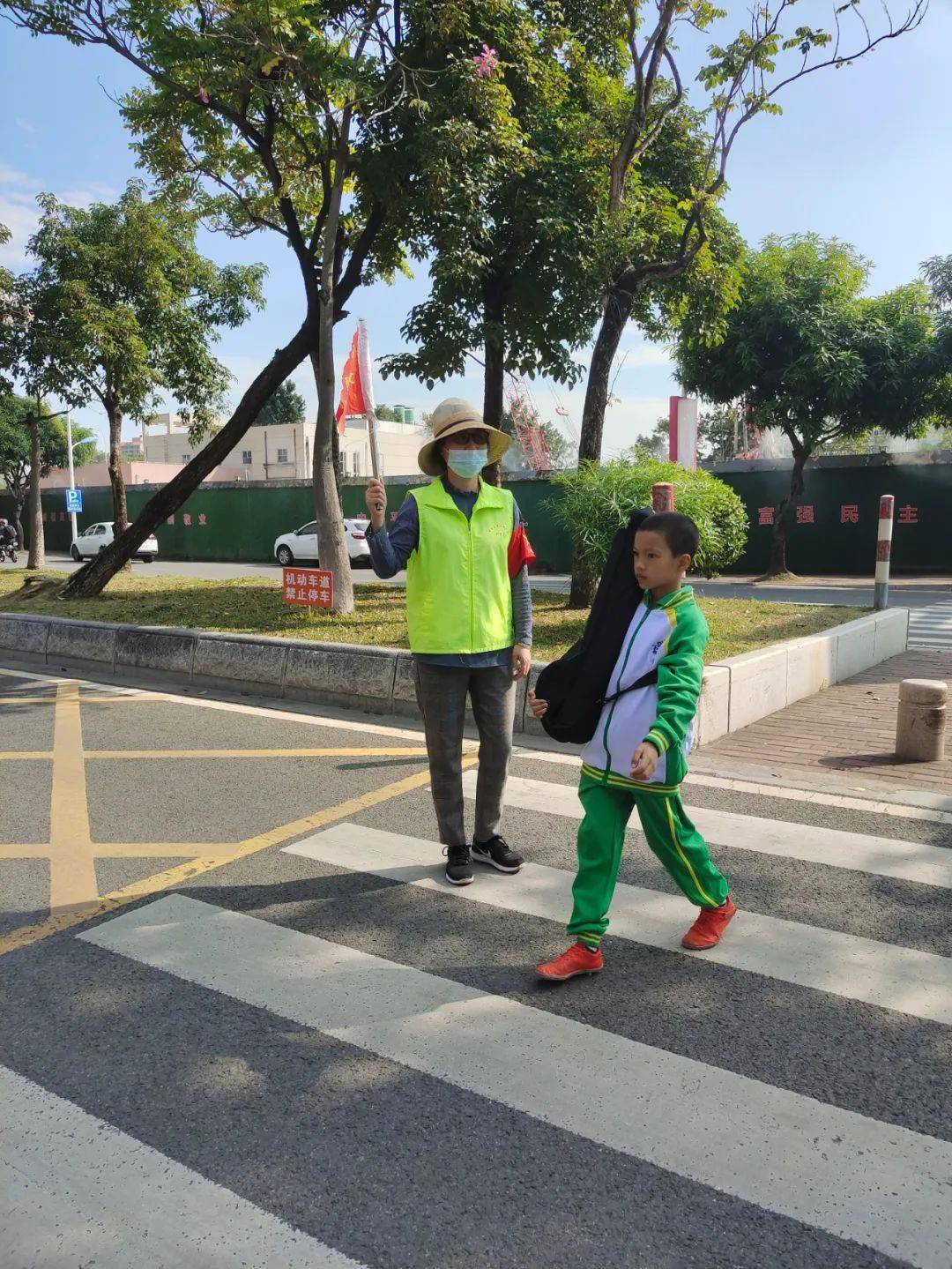 忆往昔有时风雨有时晴看今朝化作春泥更护花