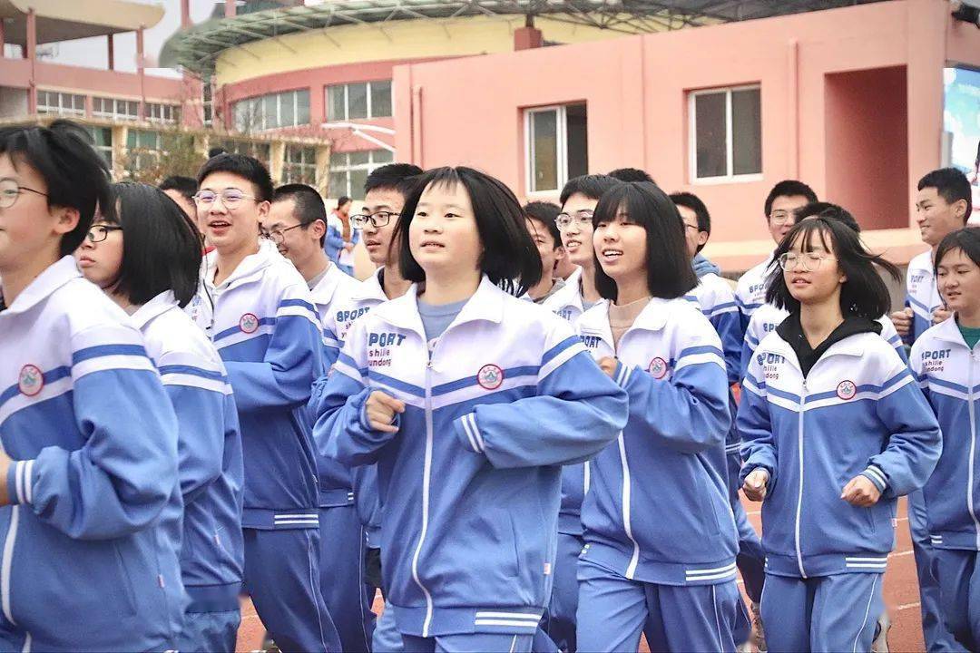 吉水中学举行2021年冬季跑操比赛_运动_周小_青春