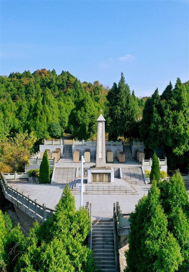 76丨老区精神在四川 红色"路标"指引川人奋勇前行_革命_巴中_大山