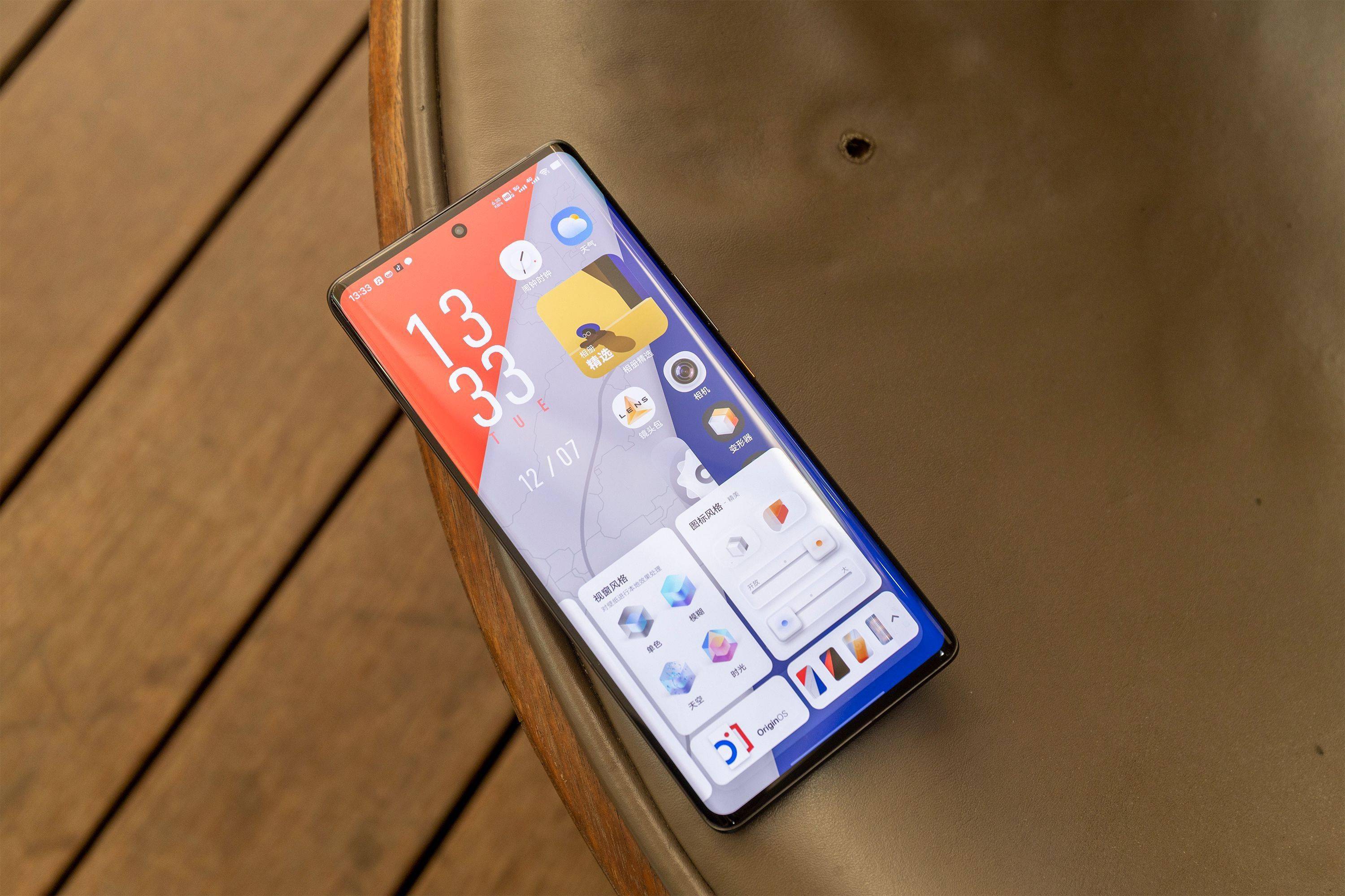 项,在这个组件中,用户可以在音乐面板上自由设置背景色彩和按钮样式