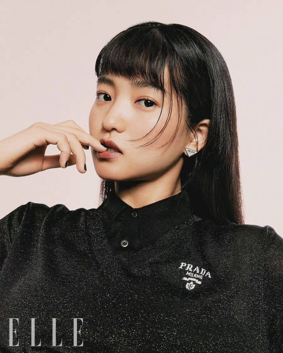 金泰梨 × elle korea 12月刊封面大片,张扬轻快的