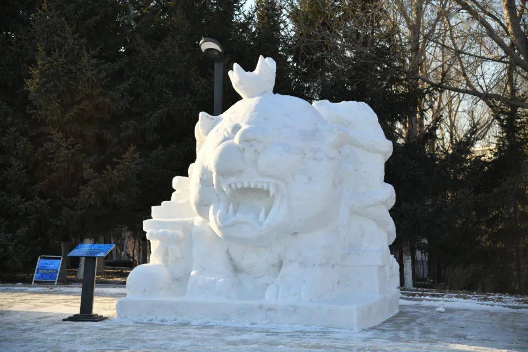 用情雕刻结冰雪情缘快来欣赏长春大学生的雪雕作品