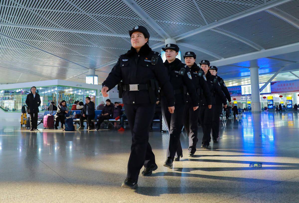 我在深圳当辅警透露月薪告诉你很多年轻人愿意当辅警的原因