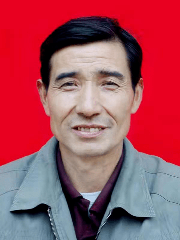 柳会生,男,70岁,中共党员,分盐镇官湖垸村乡村医生.