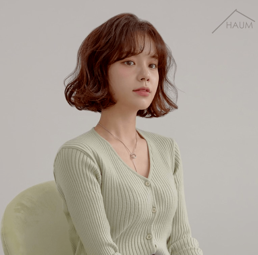 早秋最流行的短发这样卷_发型_刘海_女生