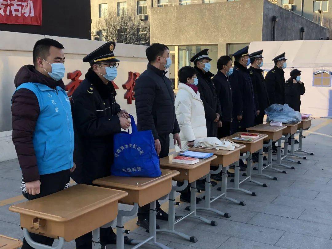 "最美公务员"张春山为初任公务员上为民服务第一课_怀柔区_工作_群众