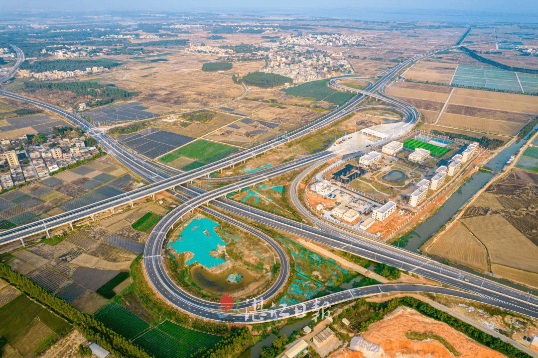 对完善东海岛及雷州市区域公路网布局,促进湛江钢铁基地等重大工业
