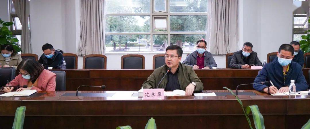 镇委副书记,镇长沈志攀在会上要求,要坚持人民至上,生命至上,充分认识