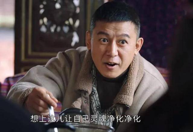 贾三就是当年的那个车夫,贾三无意间看到了白英用妖力杀害司藤的场景