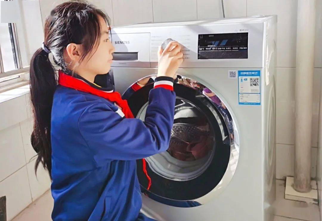 龙山小学让劳动教育先从家庭中落地