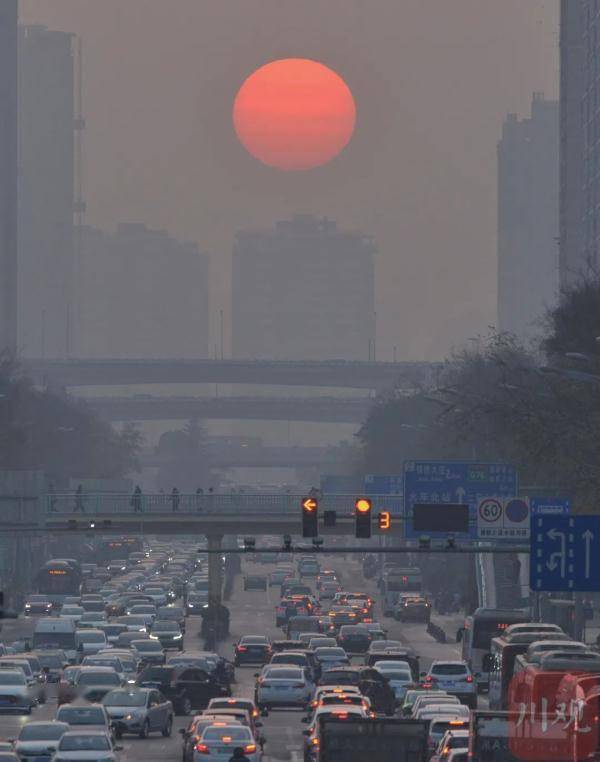 边拍|太美了！冬至前的成都“悬日”再现