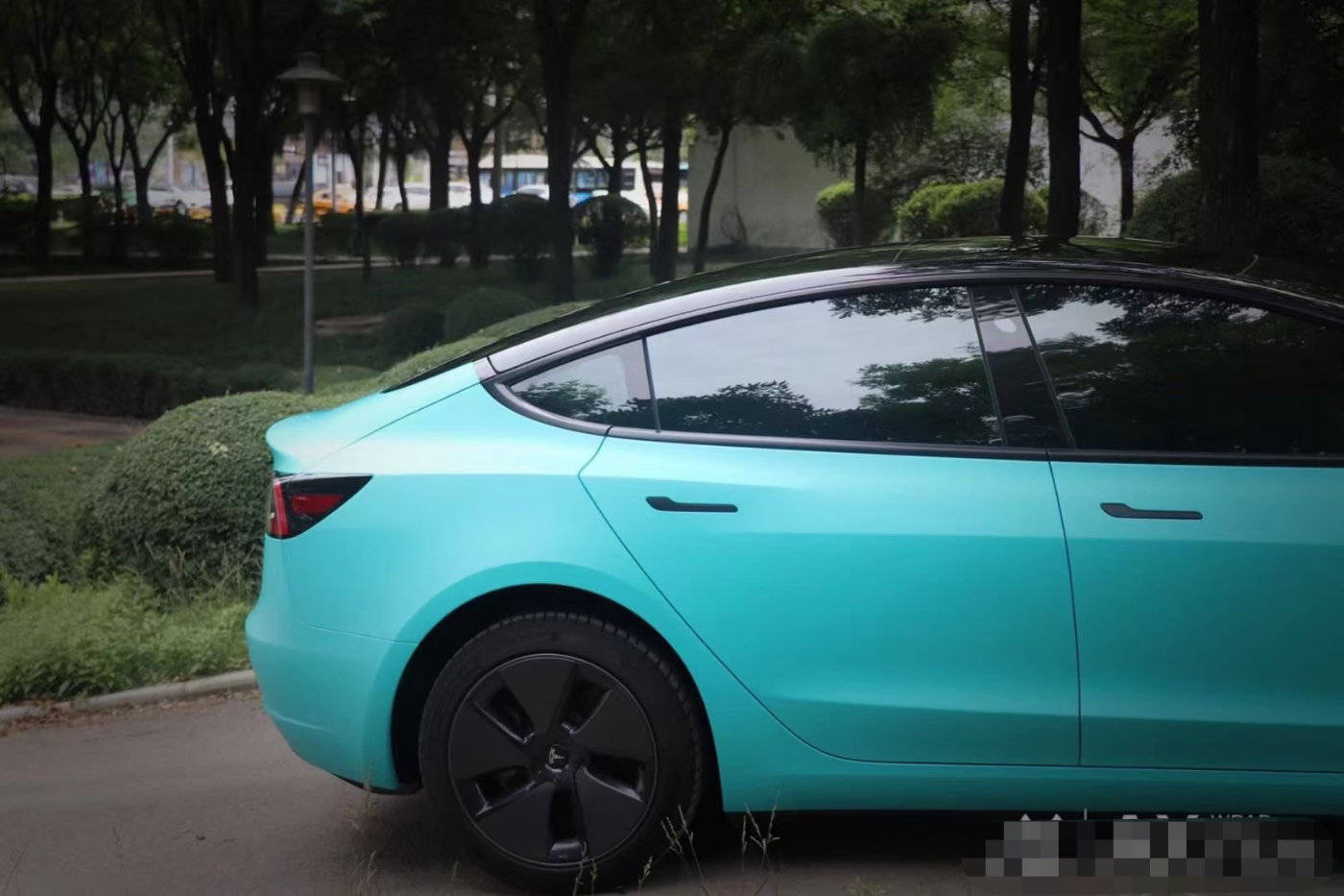 特斯拉model3全车换色了蒂芙尼蓝清晰质感冲上心头