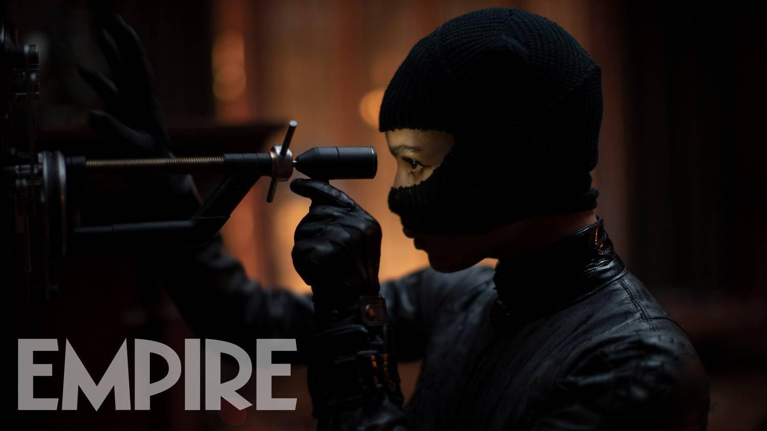 Zo%uEB|《新蝙蝠侠》新剧照曝光 紧身衣猫女神秘莫测