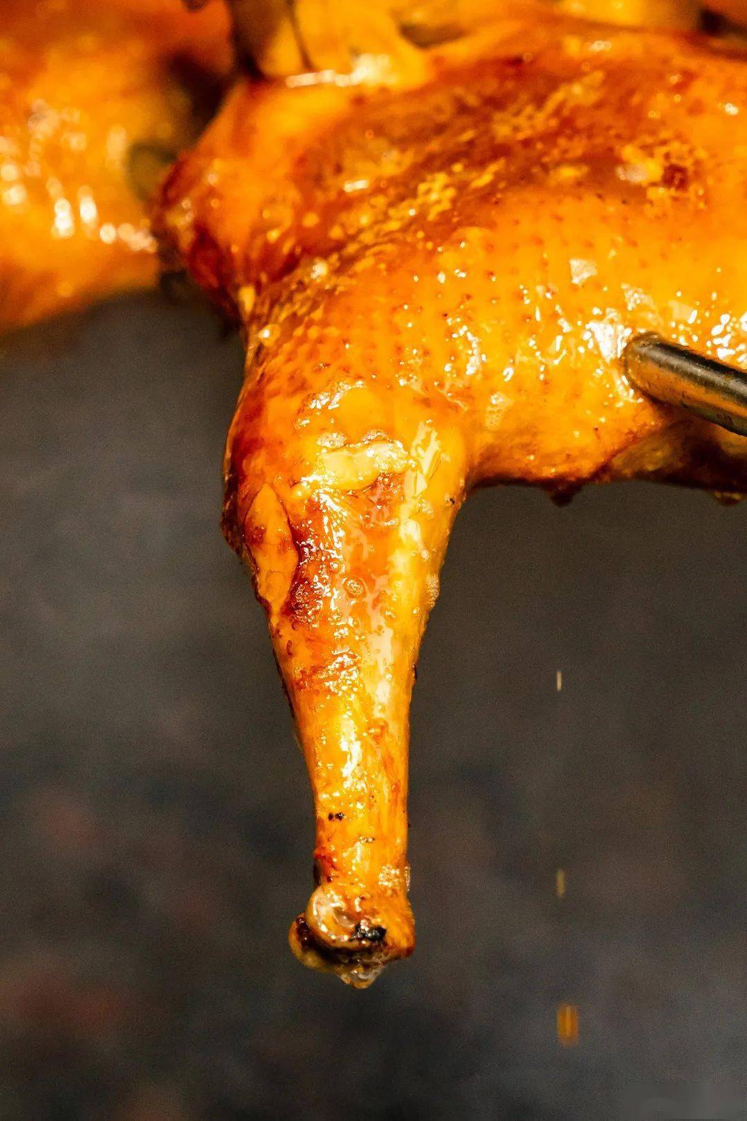 坐地铁5号线吃烧鸡去香到骨子里的大富烧鸡一年卖出100w只