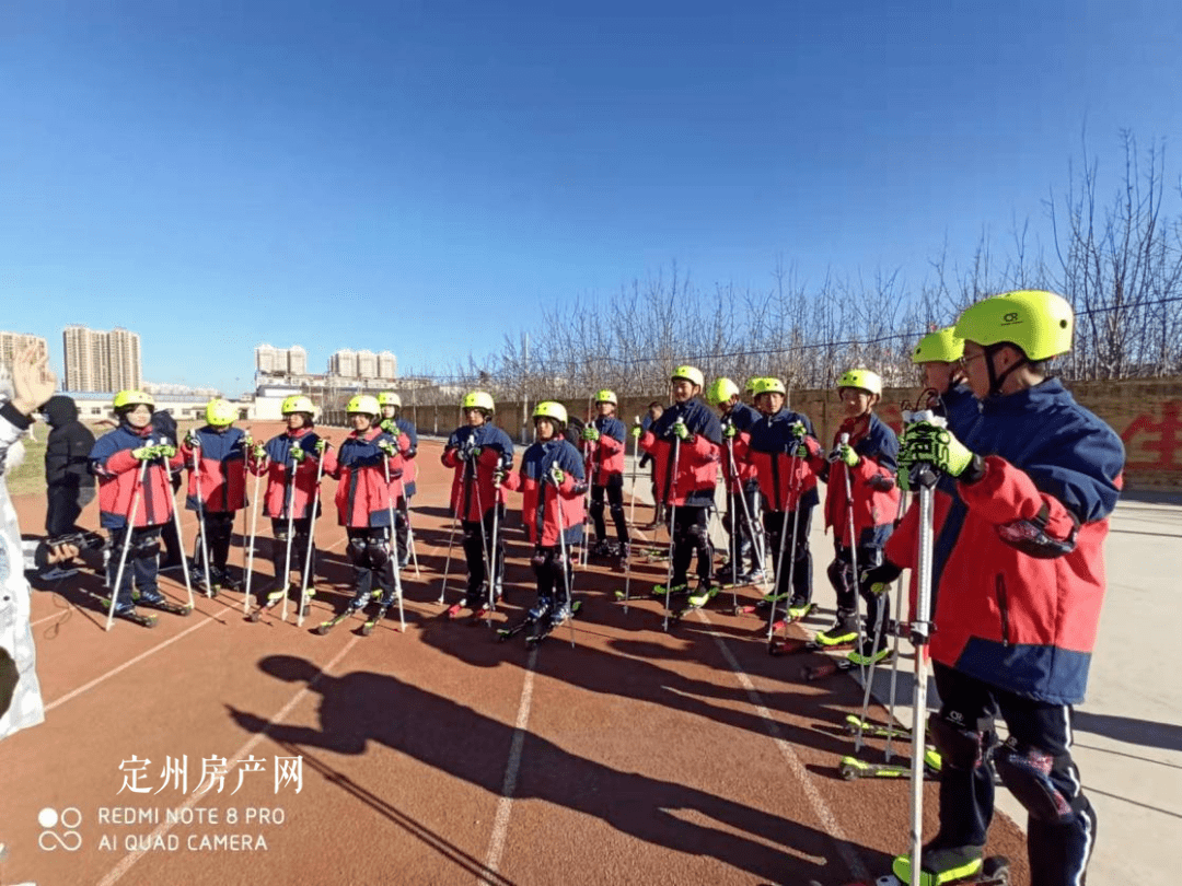 河北省"校园冰雪公开课"走进宝塔中学!_定州_运动_谢凯旭