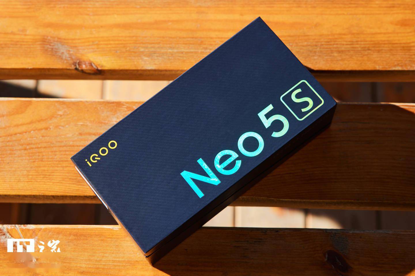 Neo|【IT之家开箱】iQOO Neo5S 图赏：鲜明动感，辨识度拉满