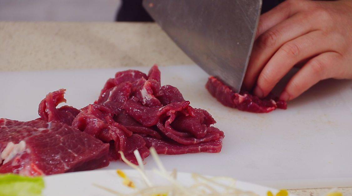 冬季寒冷碰到这水煮牛肉别手软牛肉又嫩又滑吃完浑身暖烘烘