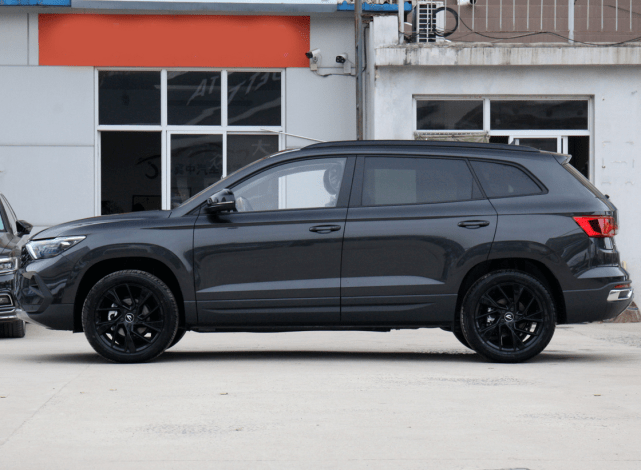 捷达vs7黑锋荣耀版专属配色四轮独悬1378万元真厚道