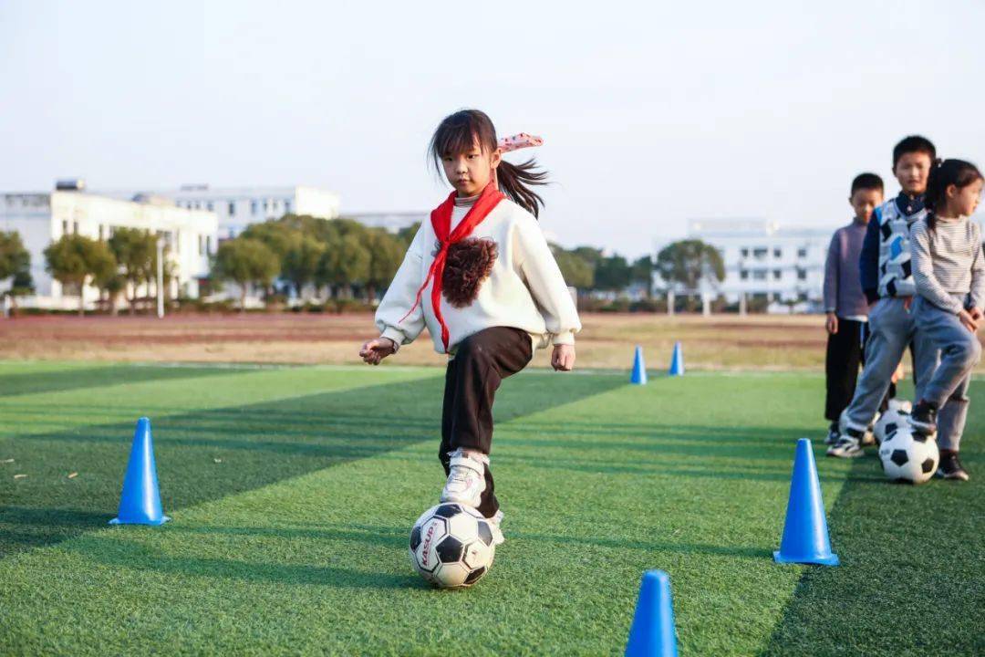 校园足球如皋市高明学校秉承红色老区光荣传统高明足球勇争一流