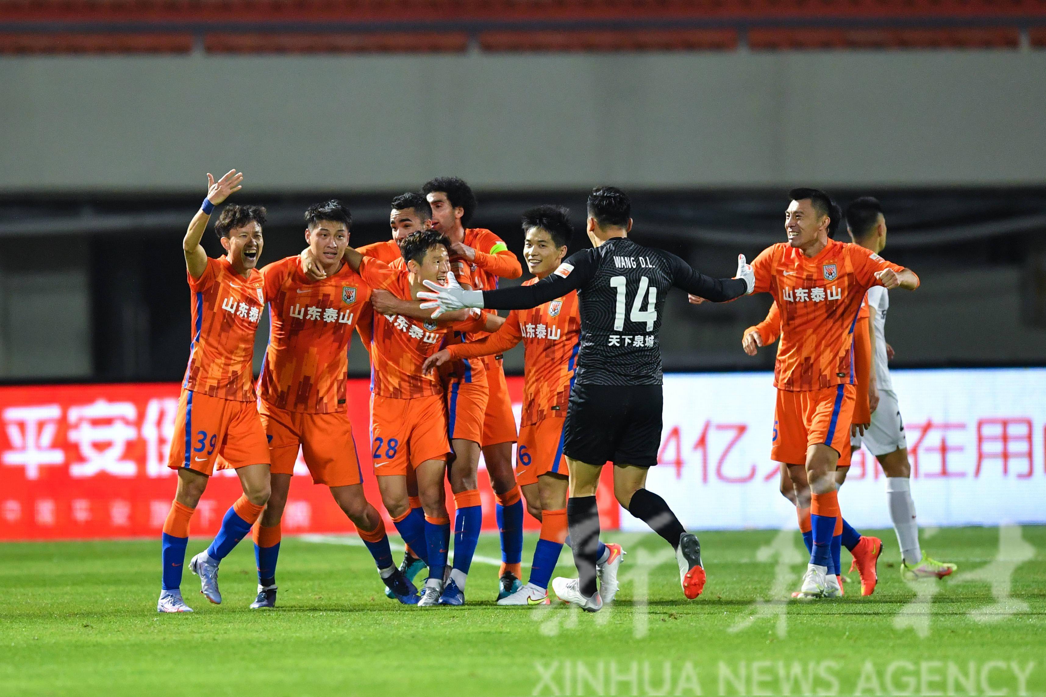 足球中超山东泰山队胜长春亚泰队