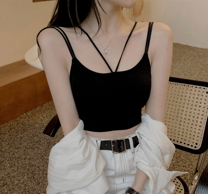 胸大还穿吊带一看就不是正经姑娘