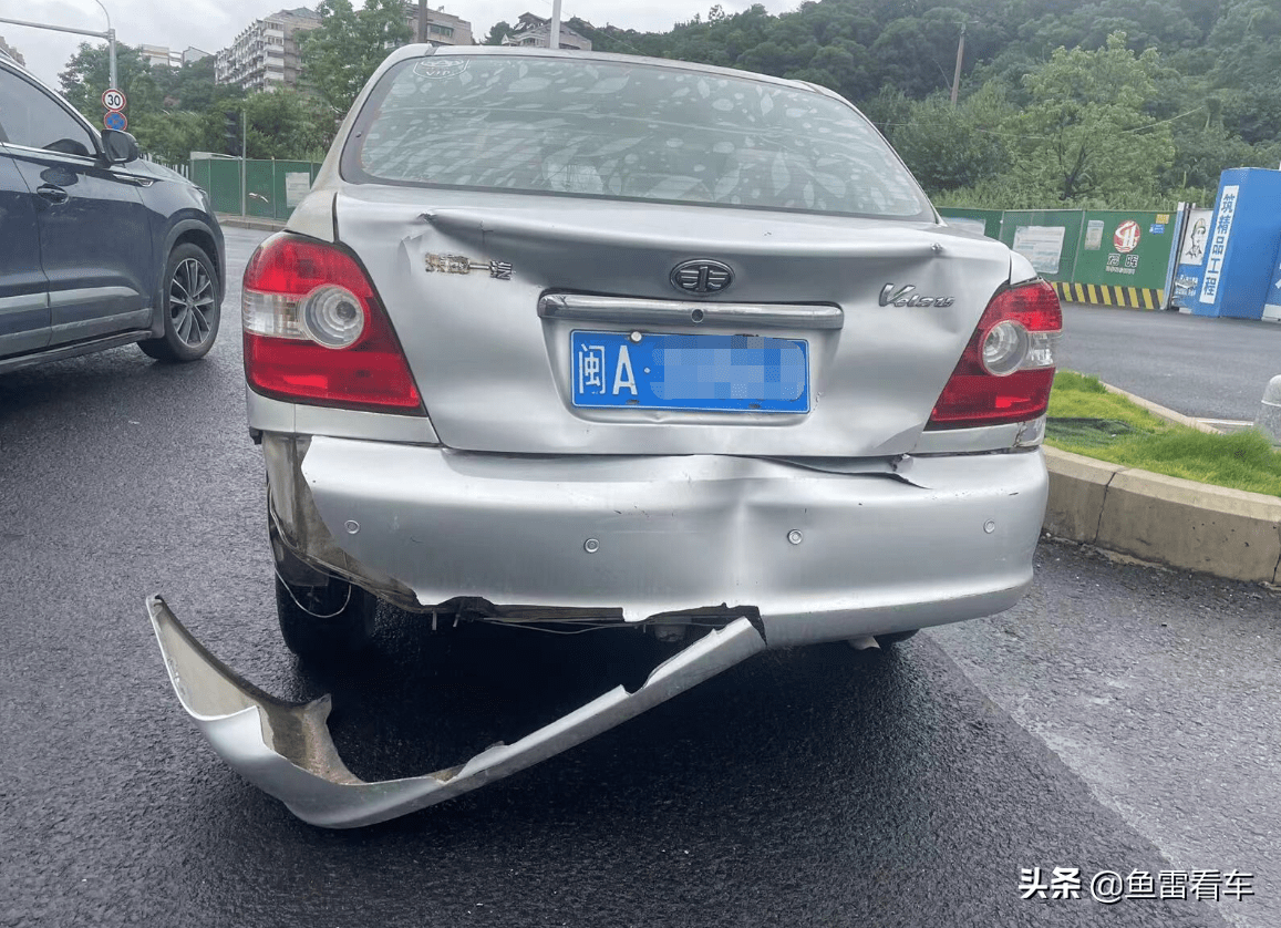 plus追尾轿车几乎无损,网友:竟是罕见的天津一汽威乐_搜狐汽车_搜狐网