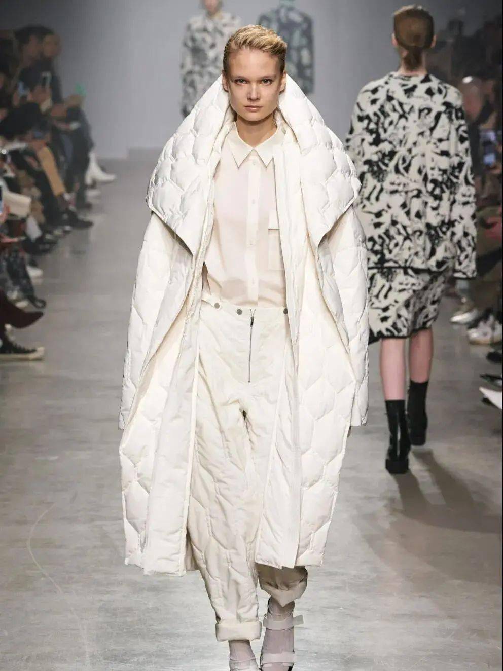 整体 普通羽绒服怎么穿出时髦感？5个小思路，效果超惊艳！