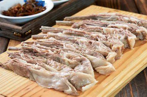 油而不腻,不膻不腥,有滋有味的手抓羊肉,是宁夏人味蕾记忆中永远无法