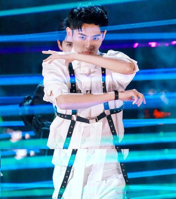 创造营夏之光情绪失控彭楚粤发言赵磊落泪焉栩嘉反应被赞
