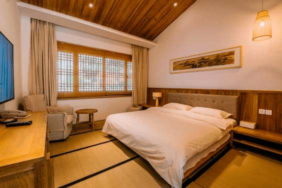 丹凤县丽呈别院·望山居民宿位于国家4a级景区棣花古镇西南角,坐落于