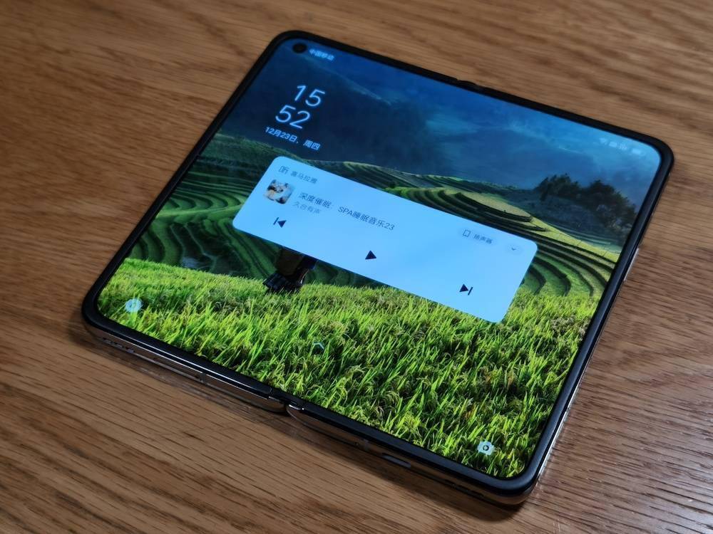 单手操作|OPPO Find N，折叠屏的优雅内力代言人