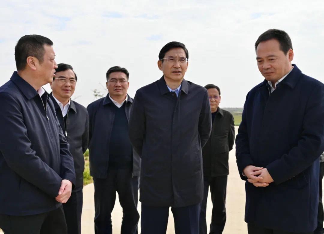 市委常委,副市长饶清华,市人大常委会副主任,县委书记周金明,市林业局